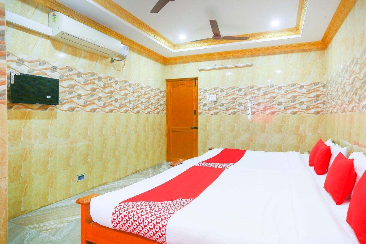 Oyo 68796 Shanthi Mahal Madras Buitenkant foto