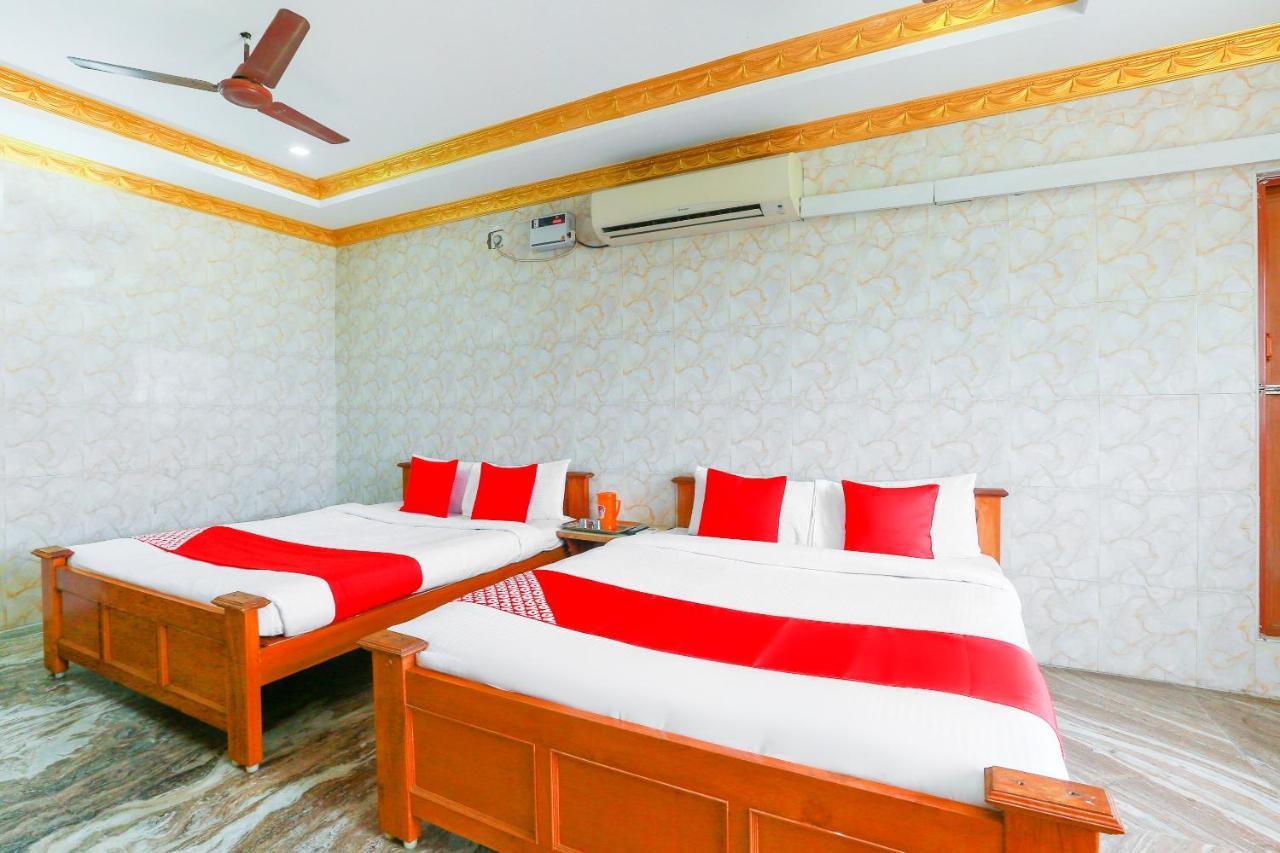 Oyo 68796 Shanthi Mahal Madras Buitenkant foto
