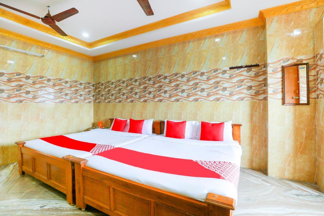 Oyo 68796 Shanthi Mahal Madras Buitenkant foto