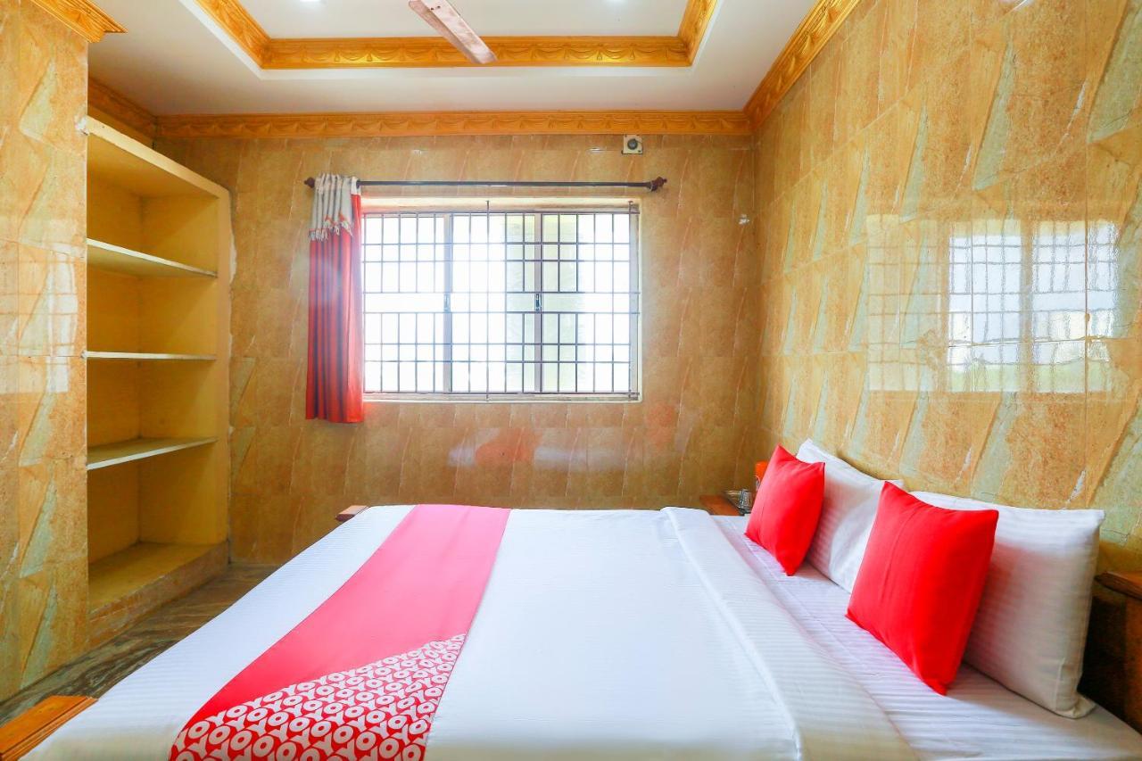 Oyo 68796 Shanthi Mahal Madras Buitenkant foto